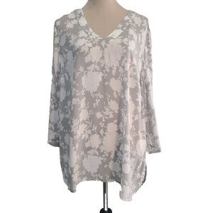 J Jill Tunic Blouse LP Gray White Floral V-Neck Split Sleeve Boho Chic Cottage